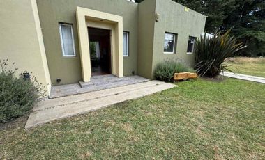 VENTA CASA 3 AMBIENTES QUINCHO PISCINA LAS LOMAS