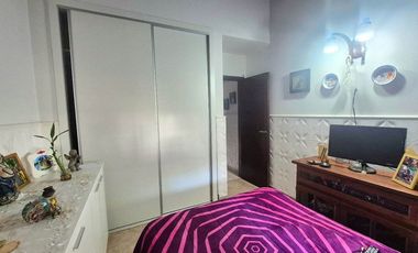 Chalet Tradicional con Quincho sobre Amplio Lote