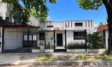 VENTA CASA DOS DORMITORIOS JARDIN COCHERA