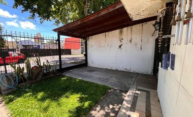 VENTA CASA DOS DORMITORIOS JARDIN COCHERA