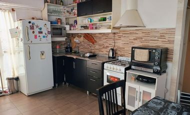 Casa en venta + 3 deptos en  Caseros