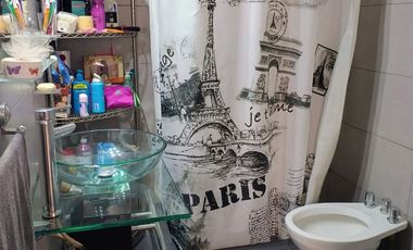 Casa en venta + 3 deptos en  Caseros