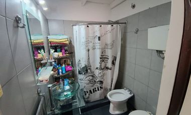 Casa en venta + 3 deptos en  Caseros