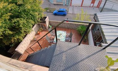 Casa en venta + 3 deptos en  Caseros