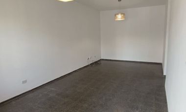 VENTA DE CASA CON PILETA EN GUAYMALLÉN