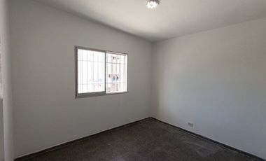 VENTA DE CASA CON PILETA EN GUAYMALLÉN