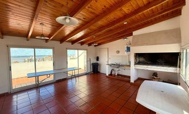 Recomendamos Depto. semipiso  venta cochera 2 DORMIS 2 BAÑOS. Piscina. Quincho