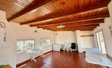 Recomendamos Depto. semipiso  venta cochera 2 DORMIS 2 BAÑOS. Piscina. Quincho
