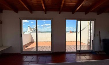 Recomendamos Depto. semipiso  venta cochera 2 DORMIS 2 BAÑOS. Piscina. Quincho