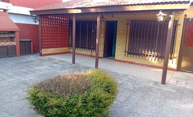 VENTA DE CASA 4 AMBIENTES EN TAPIALES