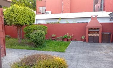 VENTA DE CASA 4 AMBIENTES EN TAPIALES