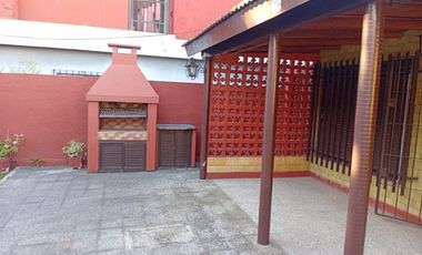 VENTA DE CASA 4 AMBIENTES EN TAPIALES