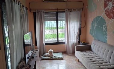 ROBUSTA Y AMPLIA CASA 5 AMB. + LOCAL COMERCIAL