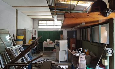 ROBUSTA Y AMPLIA CASA 5 AMB. + LOCAL COMERCIAL