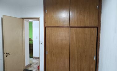 ROBUSTA Y AMPLIA CASA 5 AMB. + LOCAL COMERCIAL