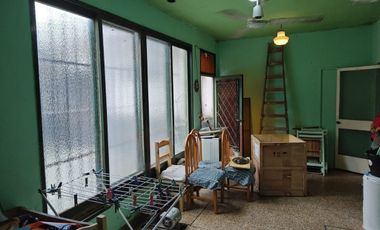 ROBUSTA Y AMPLIA CASA 5 AMB. + LOCAL COMERCIAL