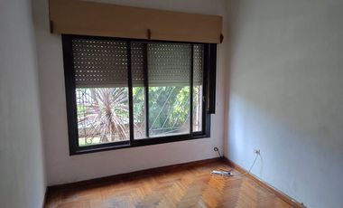 ROBUSTA Y AMPLIA CASA 5 AMB. + LOCAL COMERCIAL