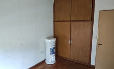 ROBUSTA Y AMPLIA CASA 5 AMB. + LOCAL COMERCIAL