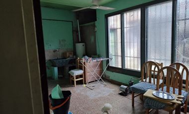 ROBUSTA Y AMPLIA CASA 5 AMB. + LOCAL COMERCIAL