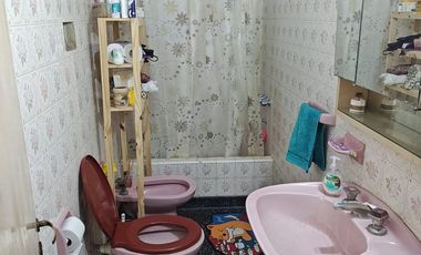 ROBUSTA Y AMPLIA CASA 5 AMB. + LOCAL COMERCIAL