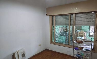 ROBUSTA Y AMPLIA CASA 5 AMB. + LOCAL COMERCIAL