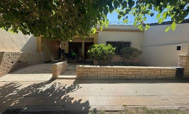 CASA MAS DEPARTAMENTO.  ZONA PATIO ALVEAR. CAPITAL