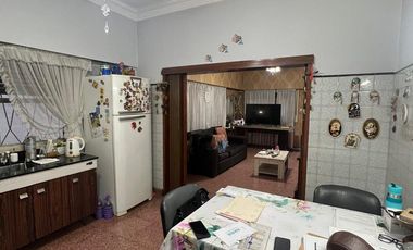 VENTA CASA MULTIFAMILIAR + LOCAL+ DEPTO  SAN JUSTO