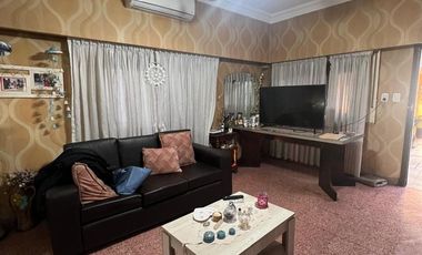VENTA CASA MULTIFAMILIAR + LOCAL+ DEPTO  SAN JUSTO