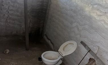 VENTA DE LOTE EN GLEW CON CASA A TERMINAR