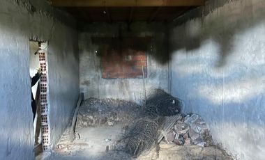 VENTA DE LOTE EN GLEW CON CASA A TERMINAR