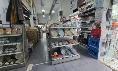 ALQUILER LOCAL COMERCIAL EN ESQUINA/AVENIDAS