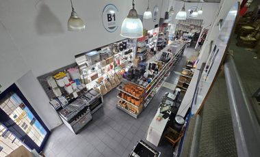 ALQUILER LOCAL COMERCIAL EN ESQUINA/AVENIDAS