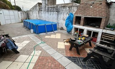 Casa en venta mas local comercial Parque Republica