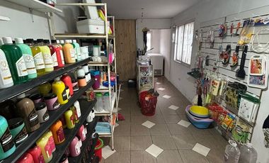 Casa en venta mas local comercial Parque Republica