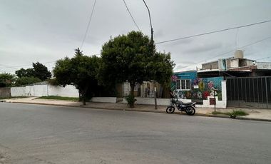 Casa en venta mas local comercial Parque Republica