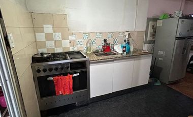 Casa en venta mas local comercial Parque Republica