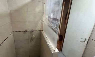 Casa en venta mas local comercial Parque Republica