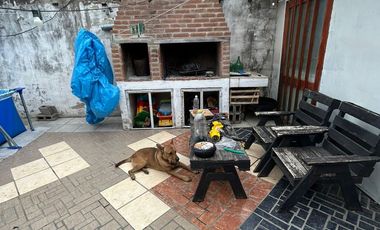 Casa en venta mas local comercial Parque Republica