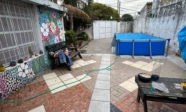 Casa en venta mas local comercial Parque Republica