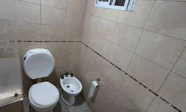 Casa en venta mas local comercial Parque Republica