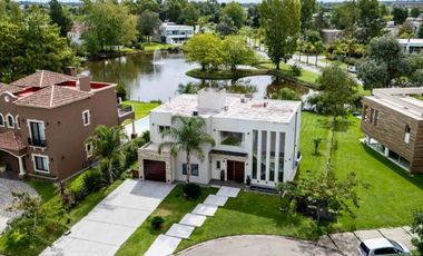 CASA VENTA 5 AMB A LA LAGUNA TERRALAGOS , CANNING