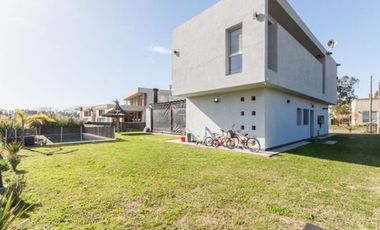 CASA 5 AMBIENTES CON PILETA EN HUDSON