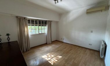 VENTA CASA  5 AMB CON PILETA  REMEDIOS DE ESCALADA
