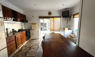 VENTA CASA  5 AMB CON PILETA  REMEDIOS DE ESCALADA