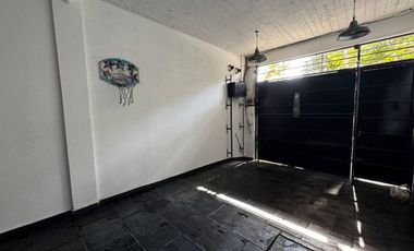 VENTA CASA  5 AMB CON PILETA  REMEDIOS DE ESCALADA