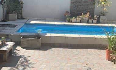 VENTA CASA  5 AMB CON PILETA  REMEDIOS DE ESCALADA