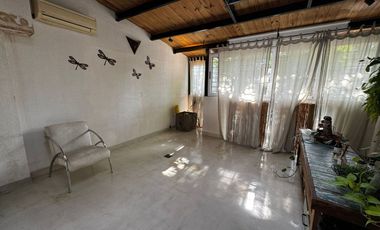 VENTA CASA  5 AMB CON PILETA  REMEDIOS DE ESCALADA