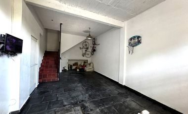 VENTA CASA  5 AMB CON PILETA  REMEDIOS DE ESCALADA