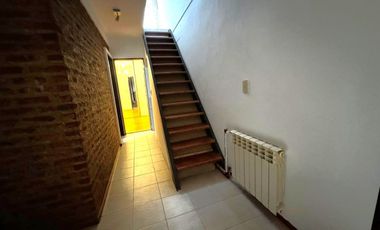 VENTA CASA  5 AMB CON PILETA  REMEDIOS DE ESCALADA