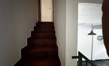 VENTA CASA  5 AMB CON PILETA  REMEDIOS DE ESCALADA